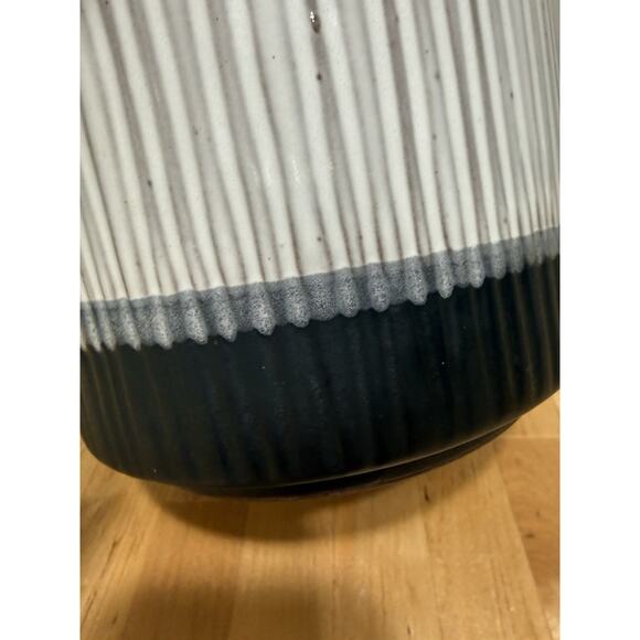 CB2 SCORE TERRACOTTA UTENSIL HOLDER NEW - Picture 2 of 4